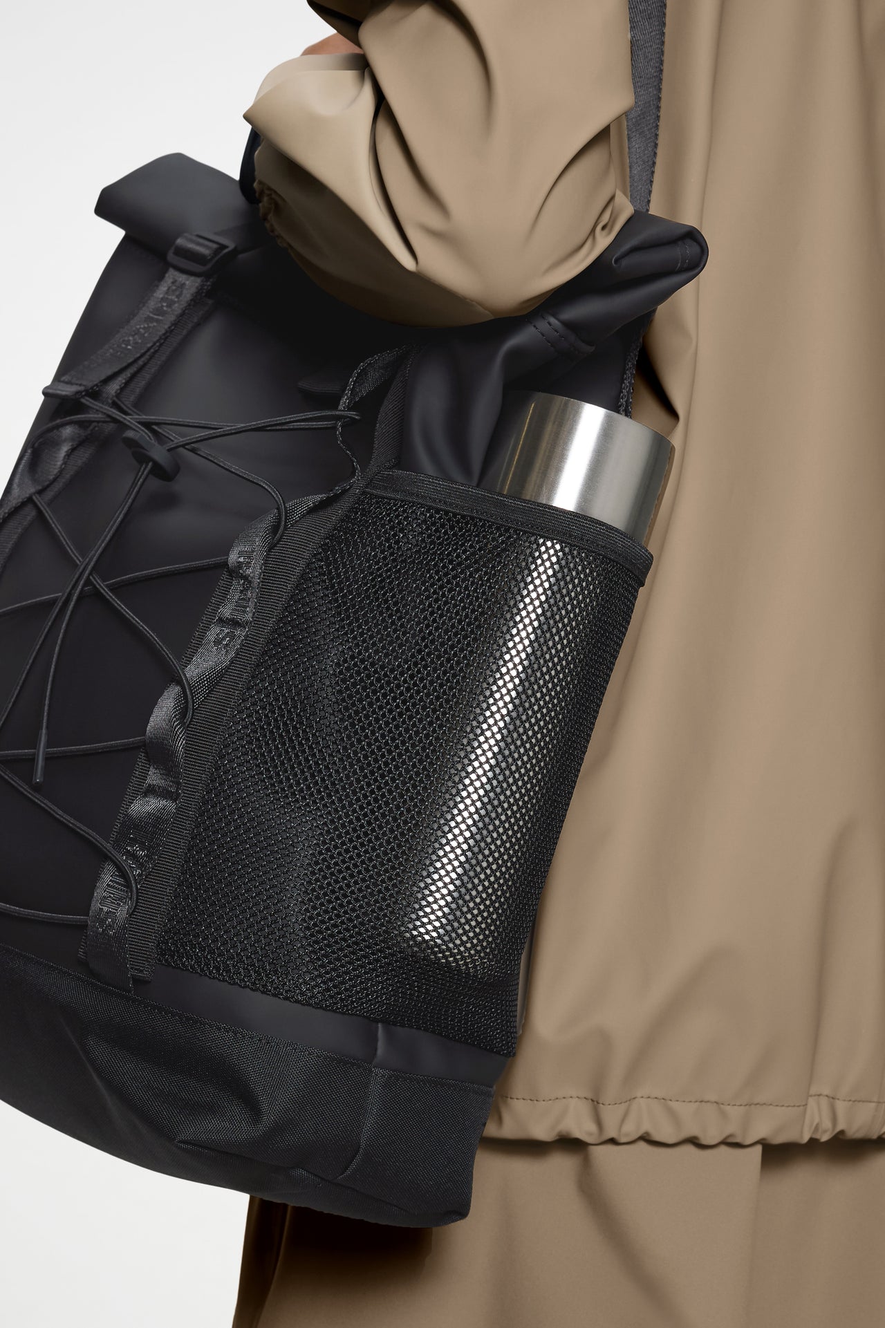 RAINS TRAIL ROLLTOP TOTE BAG W3 BLACK
