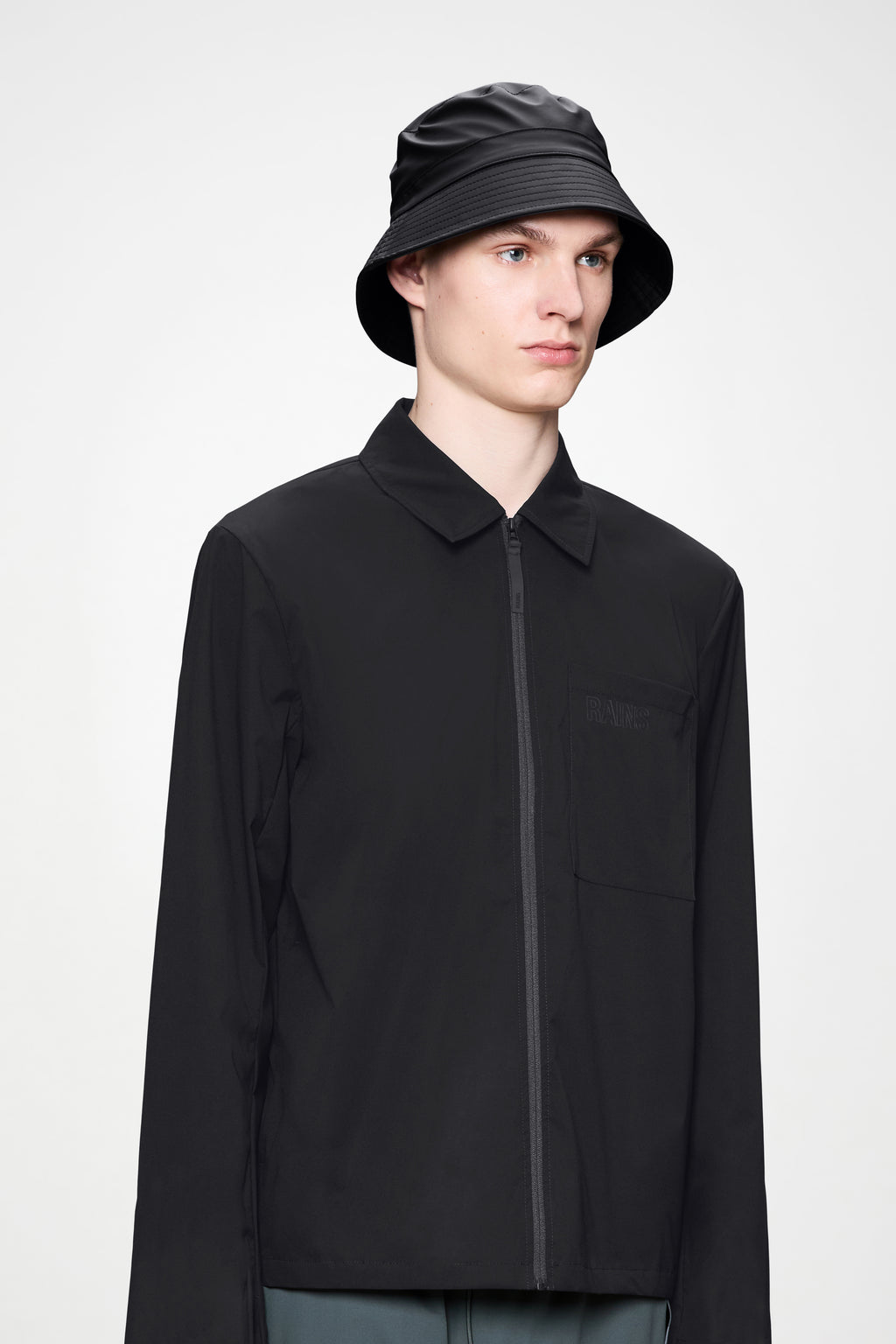 RAINS BUCKET HAT W2 BLACK