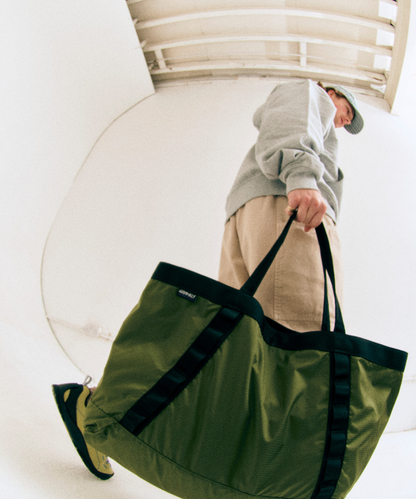 GRAMICCI TRAIL TOTE DARK OLVIE