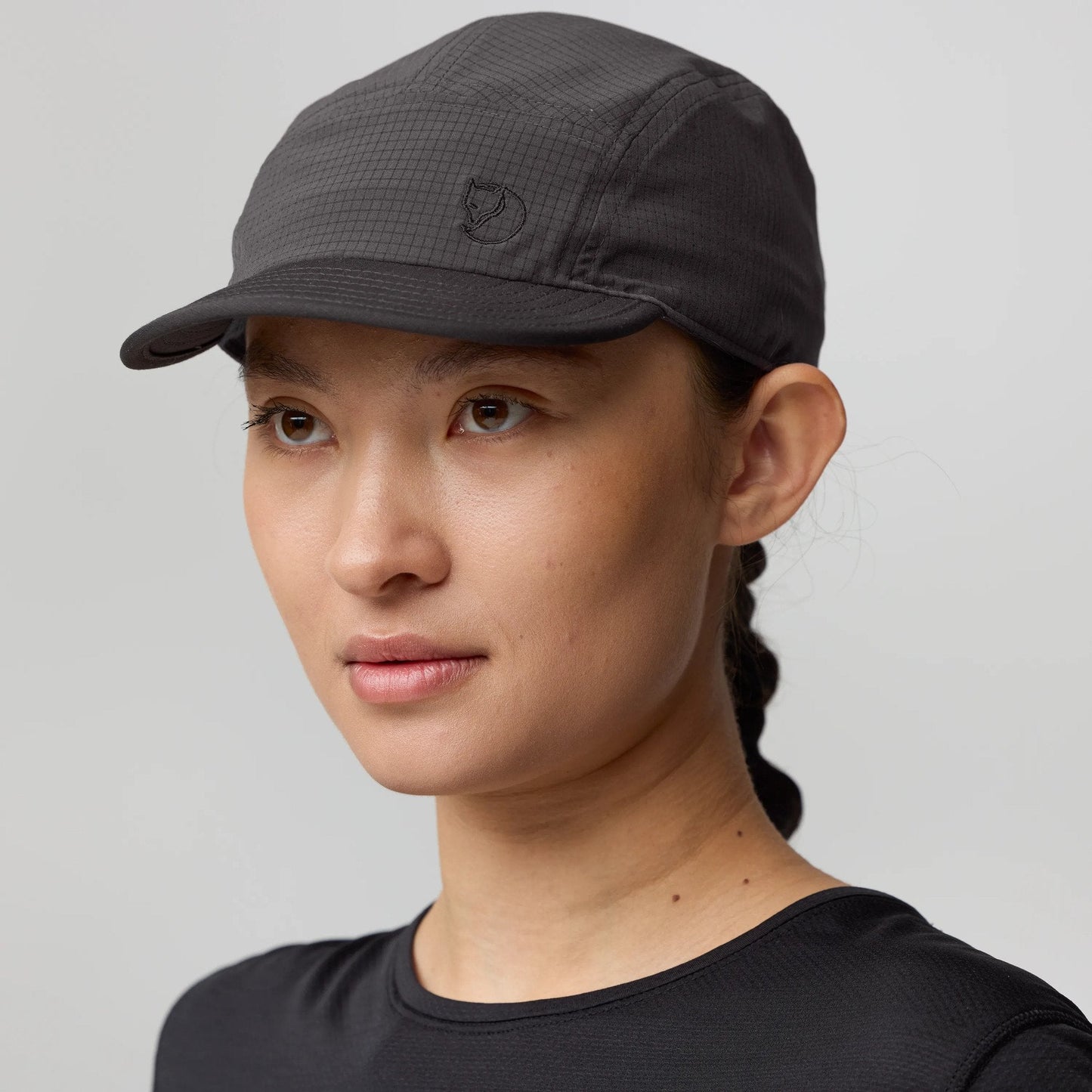 FJÄLLRÄVEN ABISKO TREKKING CAP - DARK GREY