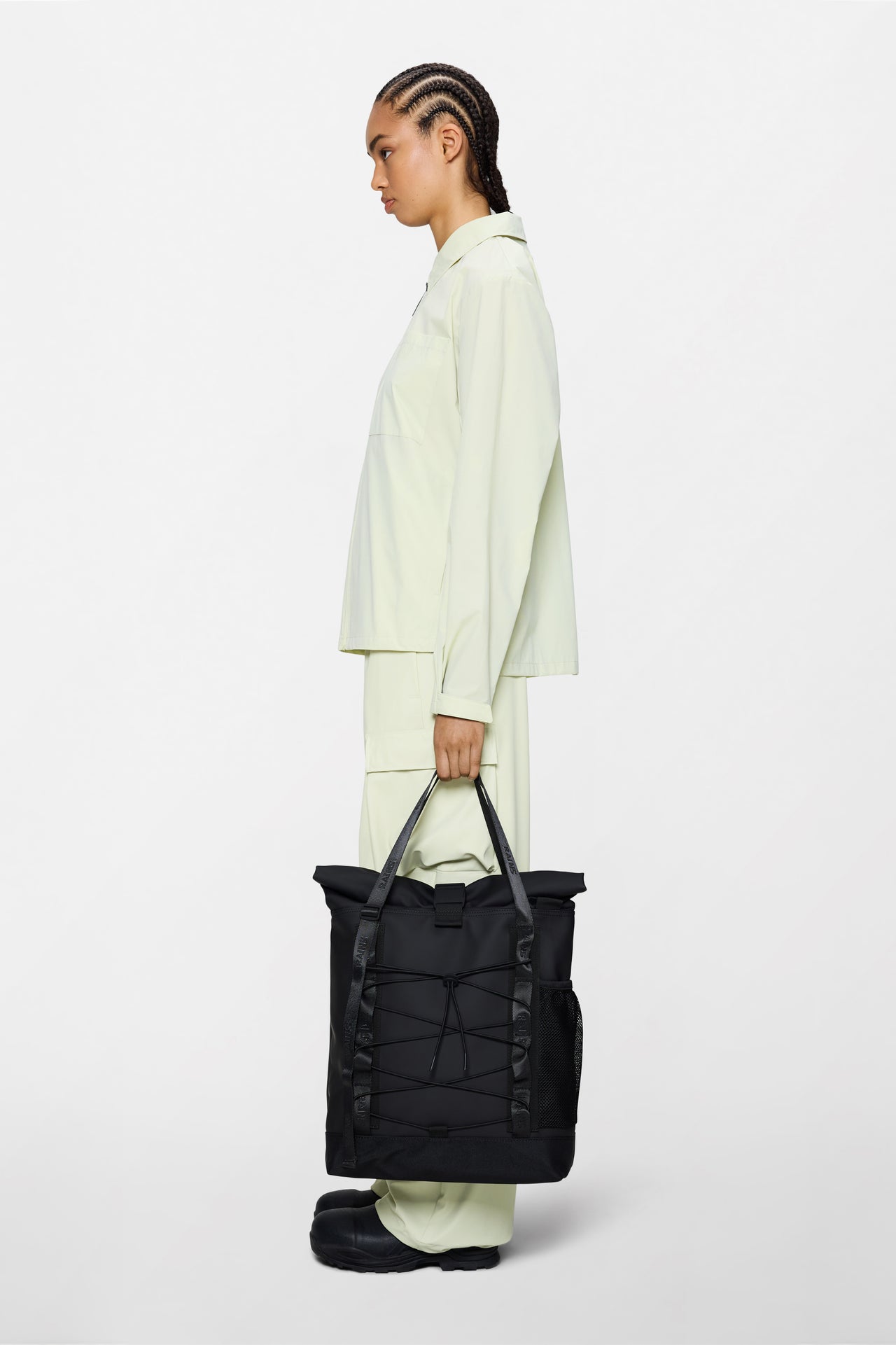 RAINS TRAIL ROLLTOP TOTE BAG W3 BLACK