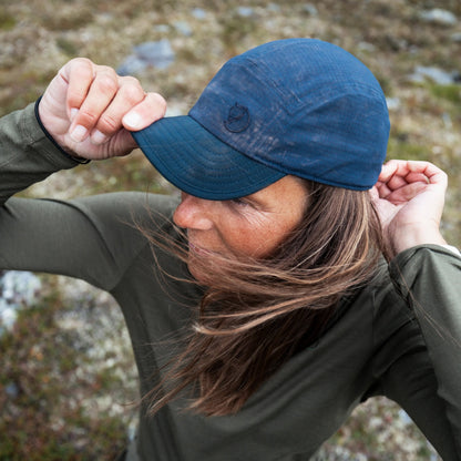 FJÄLLRÄVEN ABISKO TREKKING CAP - DARK GREY