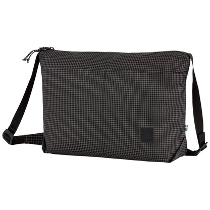 FJÄLLRÄVEN HIGH COAST PRO SHOULDER BAG - BLACK