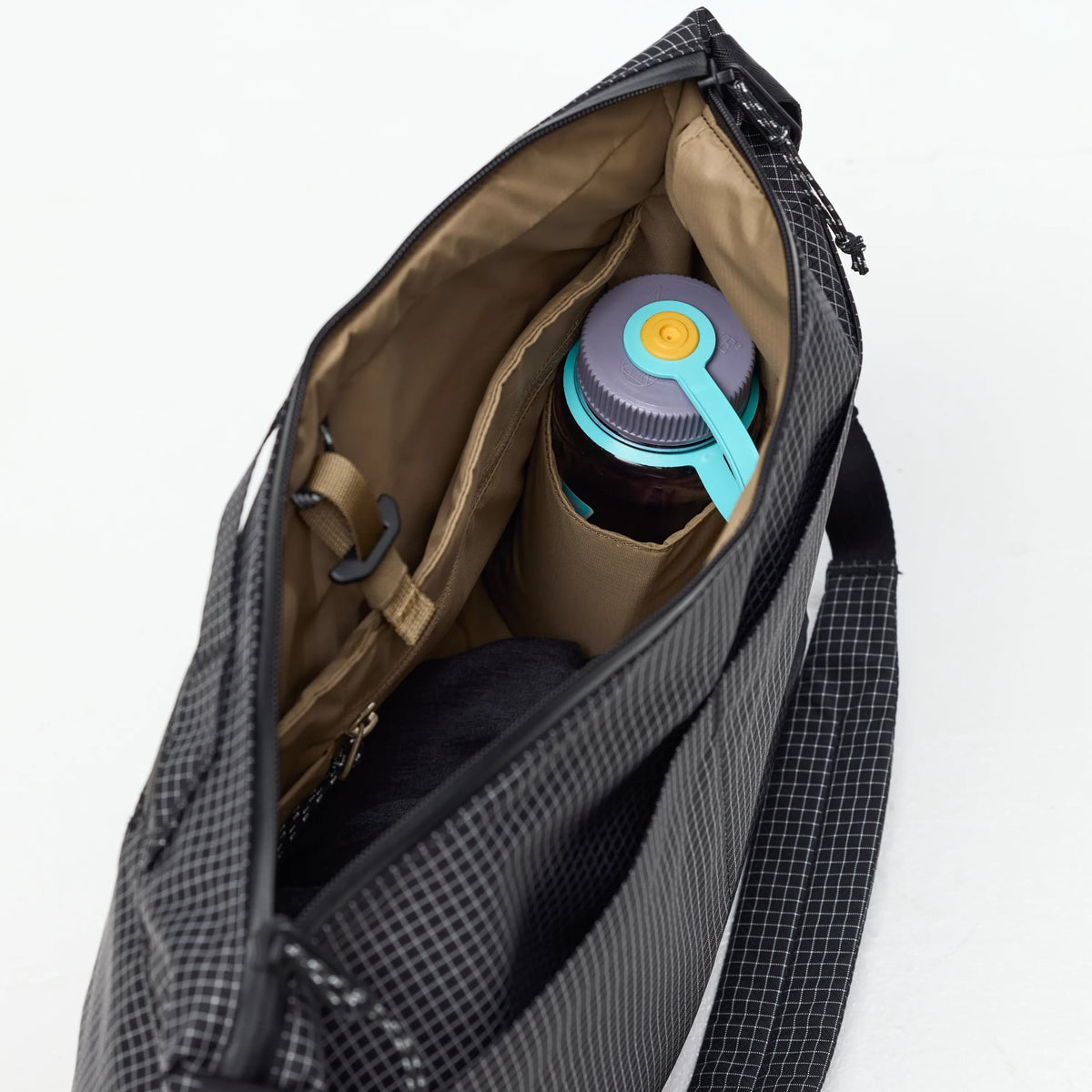 FJÄLLRÄVEN HIGH COAST PRO SHOULDER BAG - BLACK