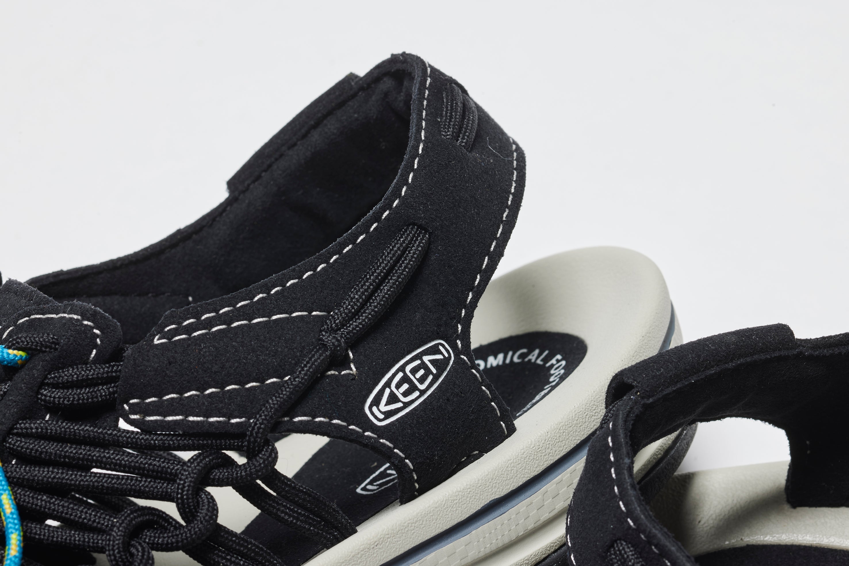 KEEN MEN'S UNEEK - BLACK/SILVER BIRCH