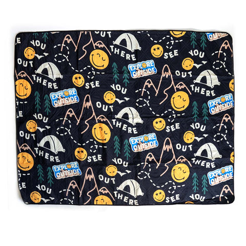 OUTSIDE X SMILEY PICNIC BLANKET